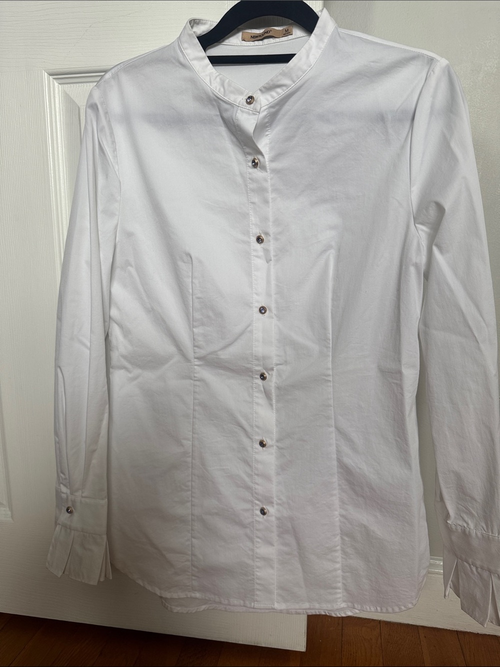 Women’s White Button-Up Mandarin Collar Shirt